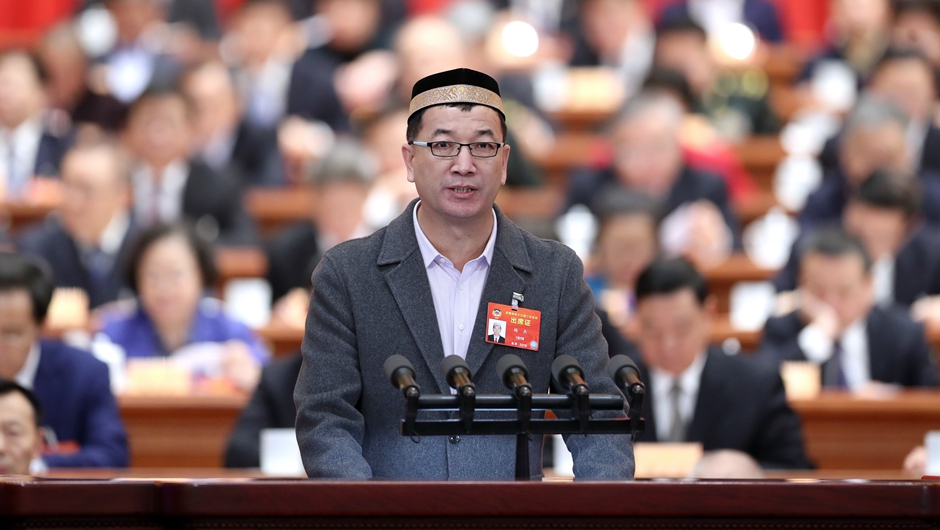 新疆維吾爾自治區(qū)呼圖壁縣政協(xié)副主席、伊斯蘭教協(xié)會(huì)會(huì)長，呼圖壁縣城鎮(zhèn)陜西寺阿訇 楊杰