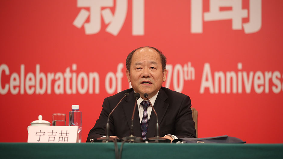 國(guó)家發(fā)展和改革委員會(huì)副主任、國(guó)家統(tǒng)計(jì)局局長(zhǎng)寧吉喆介紹相關(guān)情況