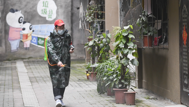 辛識(shí)平：致敬！按下“快進(jìn)鍵”的平凡英雄