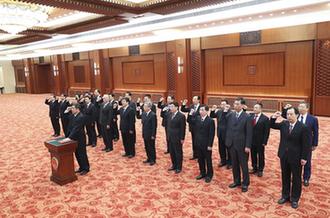 國務院部長、委員會主任、中國人民銀行行長、審計長進行憲法宣誓