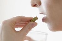 【健康解碼】說明書上這么多副作用 這藥我還吃不吃？