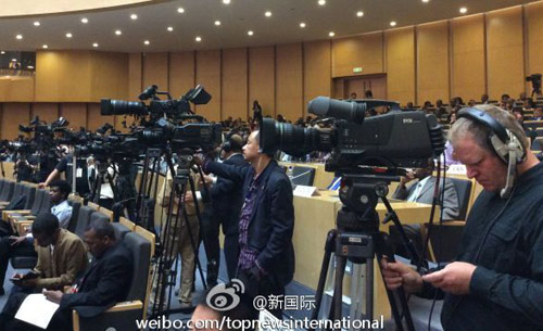 李克強(qiáng)即將在非盟總部發(fā)表演講，請柬“一柬難求”。圖片來源：“新國際”微博。