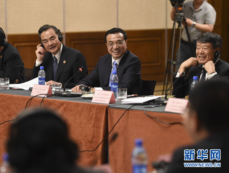  5月6日，國務(wù)院總理李克強在埃塞俄比亞首都亞的斯亞貝巴出席中非經(jīng)貿(mào)人文座談會。 新華社記者 李學(xué)仁 攝 