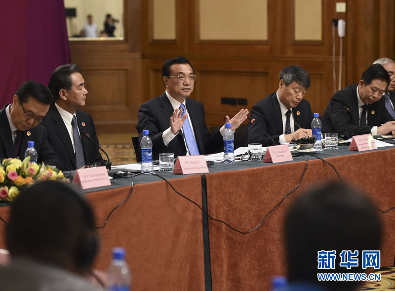  5月6日，中國國務(wù)院總理李克強在埃塞俄比亞首都亞的斯亞貝巴出席中非經(jīng)貿(mào)人文座談會。 新華社記者 李學(xué)仁 攝 