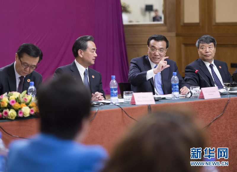  5月6日，中國國務(wù)院總理李克強在埃塞俄比亞首都亞的斯亞貝巴出席中非經(jīng)貿(mào)人文座談會。 新華社記者 王曄 攝 