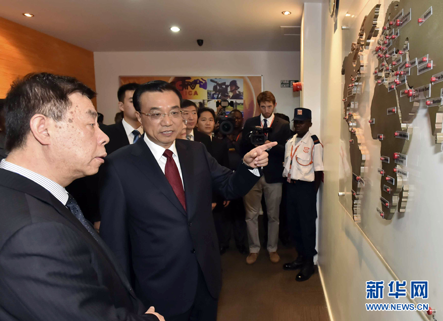 5月11日，中國國務院總理李克強在肯尼亞首都內(nèi)羅畢看望并慰問中央電視臺非洲分臺員工。 新華社記者 李濤 攝 