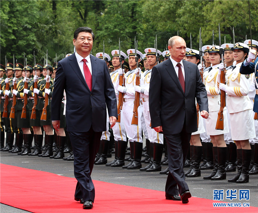 這是會談前，習近平在上海西郊會議中心廣場為普京舉行歡迎儀式。 新華社記者 龐興雷 攝 