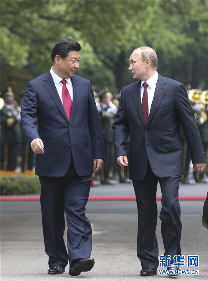 這是會談前，習近平在上海西郊會議中心廣場為普京舉行歡迎儀式。 新華社記者 蘭紅光 攝