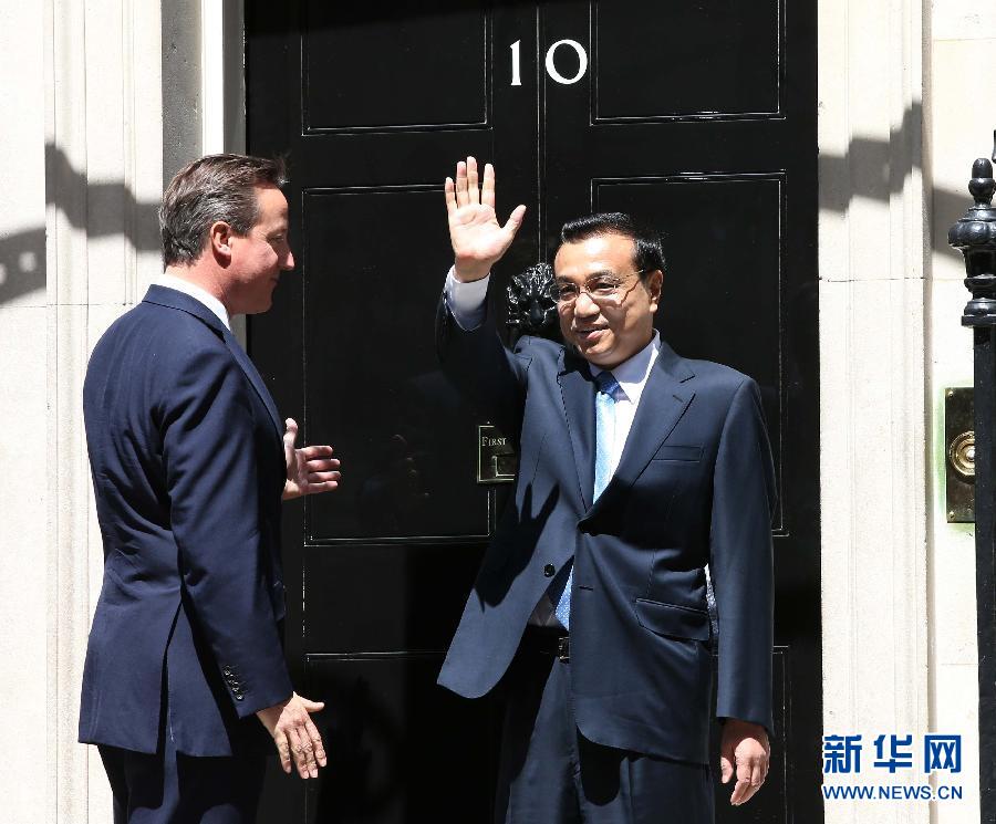 6月17日，中國國務(wù)院總理李克強(qiáng)在倫敦唐寧街10號首相府同英國首相卡梅倫舉行中英總理年度會晤。新華社記者 龐興雷 攝