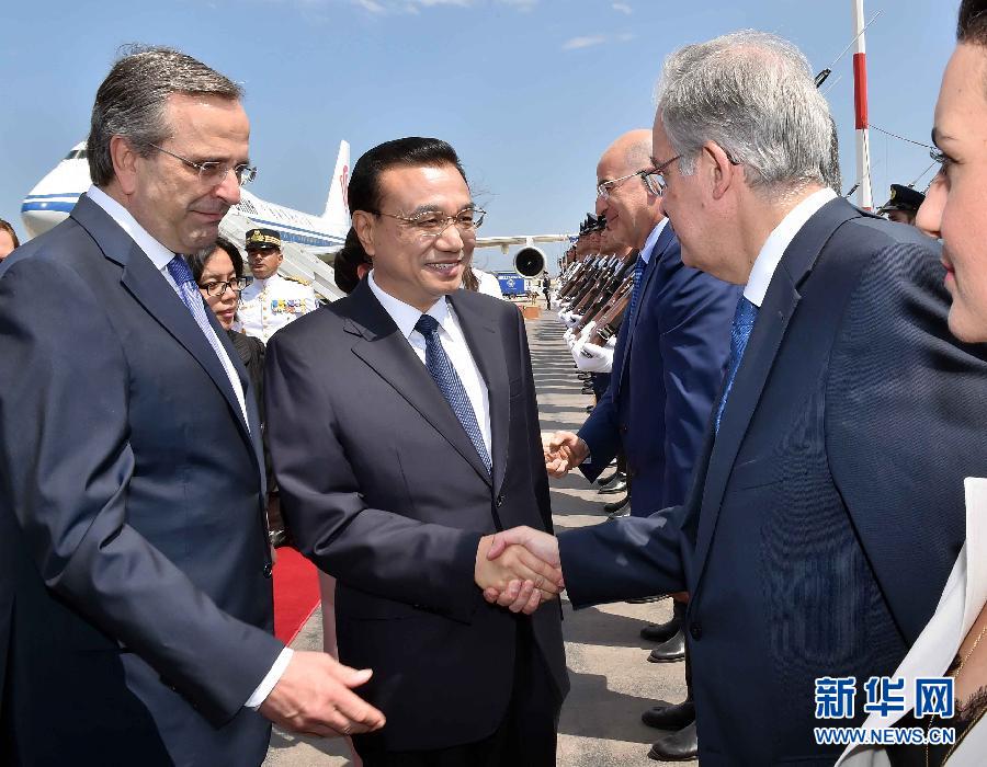 6月19日，國務院總理李克強乘專機抵達雅典國際機場，開始對希臘進行正式訪問。希臘總理薩馬拉斯在機場為李克強舉行隆重的歡迎儀式。新華社記者 李濤 攝