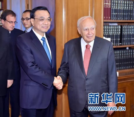 6月20日，國(guó)務(wù)院總理李克強(qiáng)在雅典總統(tǒng)府會(huì)見(jiàn)希臘總統(tǒng)帕普利亞斯。 新華社記者 李濤 攝