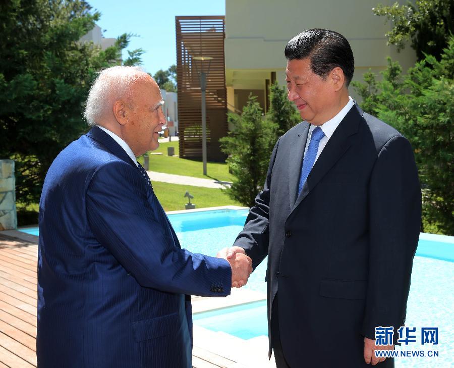 7月13日，中國國家主席習(xí)近平在希臘羅德島會見希臘總統(tǒng)帕普利亞斯。 新華社記者 蘭紅光 攝
