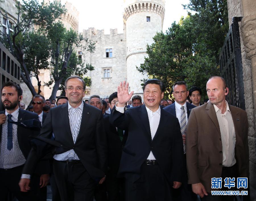 7月13日，國家主席習(xí)近平在希臘羅德島會(huì)見希臘總理薩馬拉斯。 新華社記者蘭紅光攝 