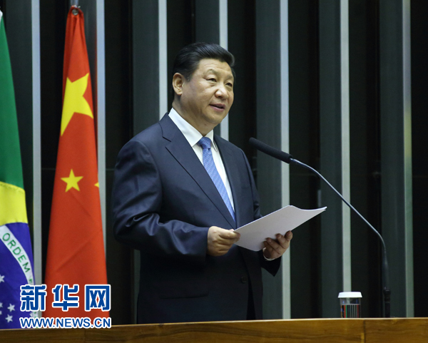 7月16日，國家主席習近平在巴西國會發(fā)表《弘揚傳統(tǒng)友好共譜合作新篇》的演講。 新華社記者 蘭紅光 攝 