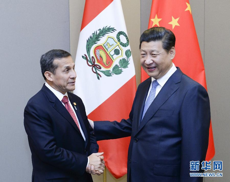 7月16日，國家主席習近平在巴西首都巴西利亞會見秘魯總統(tǒng)烏馬拉。新華社記者 劉建生 攝 