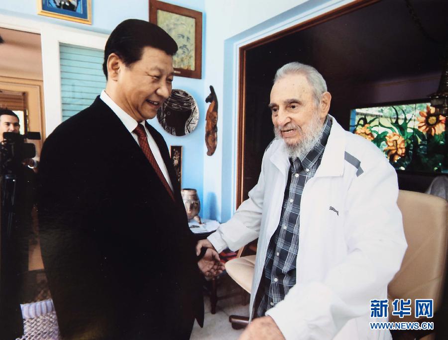 當(dāng)?shù)貢r(shí)間7月22日，國家主席習(xí)近平在哈瓦那親切探望古巴革命領(lǐng)袖菲德爾·卡斯特羅。 新華社發(fā)