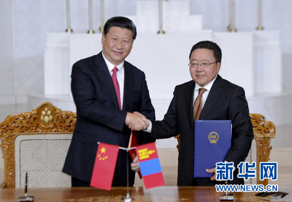 8月21日，國家主席習(xí)近平在烏蘭巴托同蒙古國總統(tǒng)額勒貝格道爾吉舉行會談。會談后，兩國元首共同簽署并發(fā)表《中華人民共和國和蒙古國關(guān)于建立和發(fā)展全面戰(zhàn)略伙伴關(guān)系的聯(lián)合宣言》。新華社記者 張鐸 攝