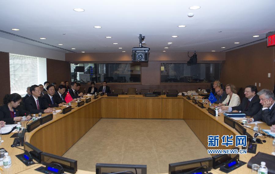  9月23日，正在紐約出席聯(lián)合國氣候峰會的國家主席習(xí)近平特使、國務(wù)院副總理張高麗在紐約聯(lián)合國總部會見歐盟委員會主席巴羅佐。新華社記者 王曄 攝 