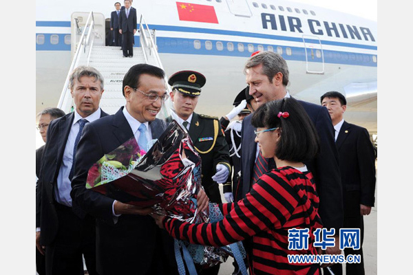 10月14日，國(guó)務(wù)院總理李克強(qiáng)乘專機(jī)抵達(dá)羅馬，開始對(duì)意大利進(jìn)行正式訪問。新華社記者 饒愛民 攝