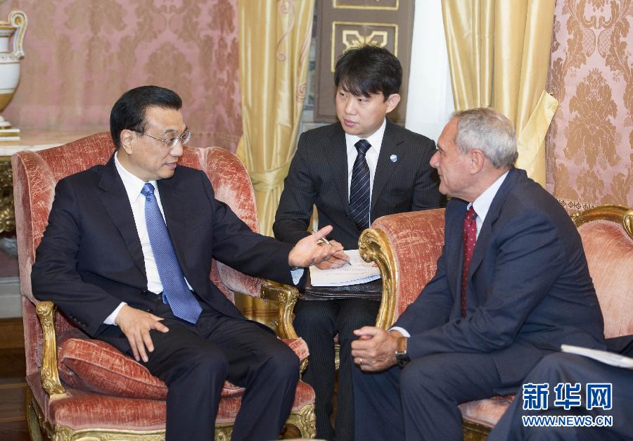 10月15日，中國國務(wù)院總理李克強在羅馬會見意大利參議長格拉索。 新華社記者謝環(huán)馳攝 