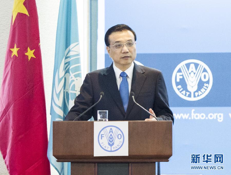 10月15日，國務(wù)院總理李克強在位于羅馬的聯(lián)合國糧農(nóng)組織總部發(fā)表題為《依托家庭經(jīng)營推進(jìn)農(nóng)業(yè)現(xiàn)代化》的演講。 新華社記者 王曄 攝