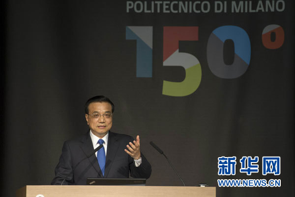 10月16日，中國國務(wù)院總理李克強在米蘭與意大利總理倫齊共同出席第五屆中意創(chuàng)新合作周大會并致辭。 新華社記者謝環(huán)馳攝