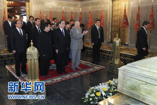 11月4日，中國全國政協(xié)主席俞正聲在拉巴特拜謁穆罕默德五世墓。新華社記者 張鐸 攝