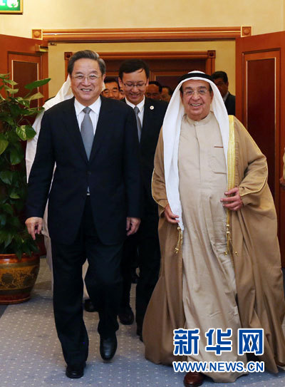 11月6日，正在巴林進(jìn)行正式友好訪問的全國政協(xié)主席俞正聲在麥納麥會(huì)見巴林副首相穆罕默德。 新華社記者劉衛(wèi)兵攝