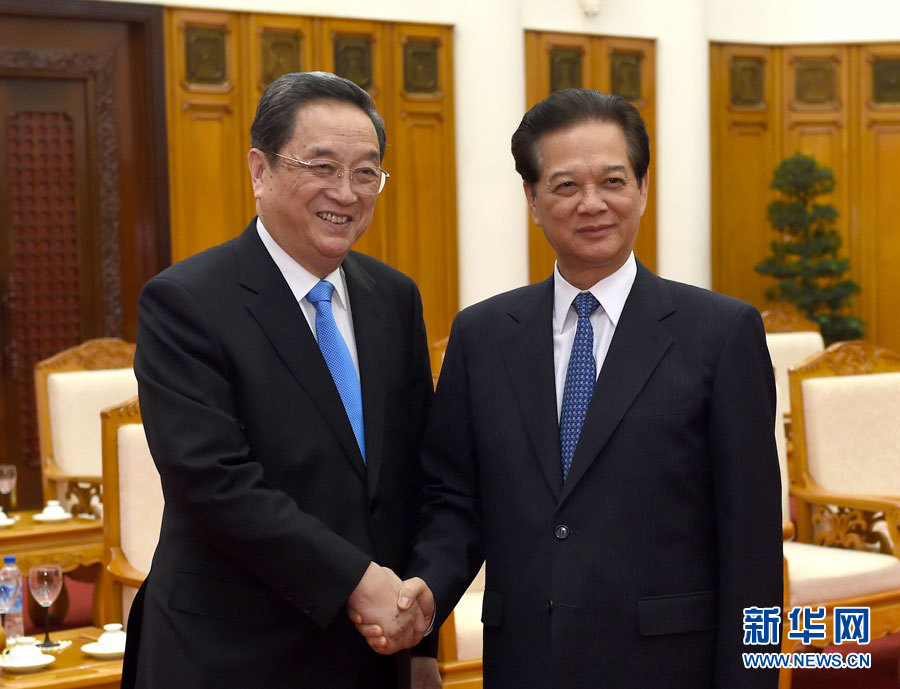 12月25日至27日，中共中央政治局常委、全國政協(xié)主席俞正聲對越南進(jìn)行正式訪問。這是12月26日，俞正聲在河內(nèi)會見越南政府總理阮晉勇。 新華社記者馬占成攝
