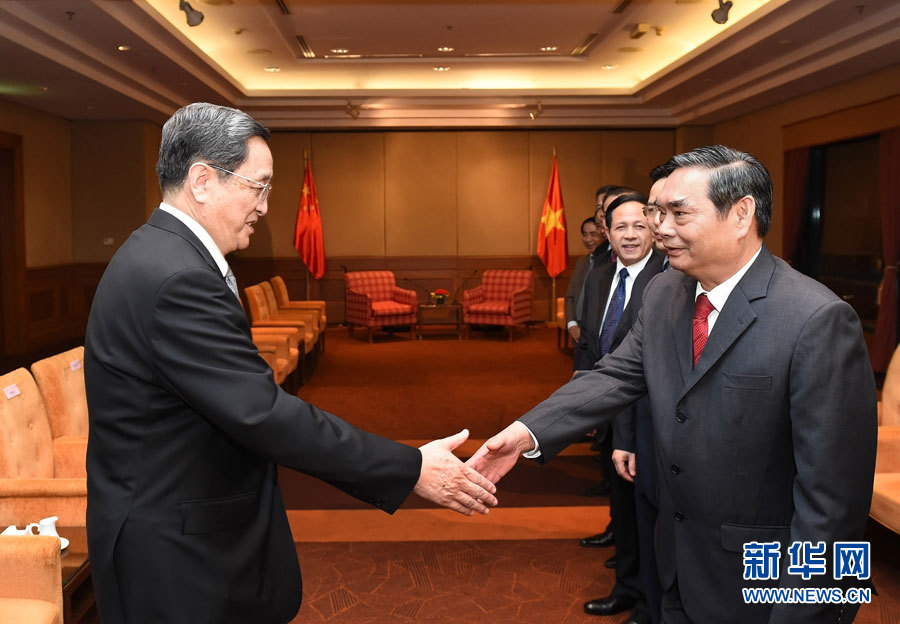 12月25日至27日，中共中央政治局常委、全國政協(xié)主席俞正聲對越南進(jìn)行正式訪問。這是12月25日，俞正聲在河內(nèi)會見越共中央書記處常務(wù)書記黎鴻英。 新華社記者劉建生攝