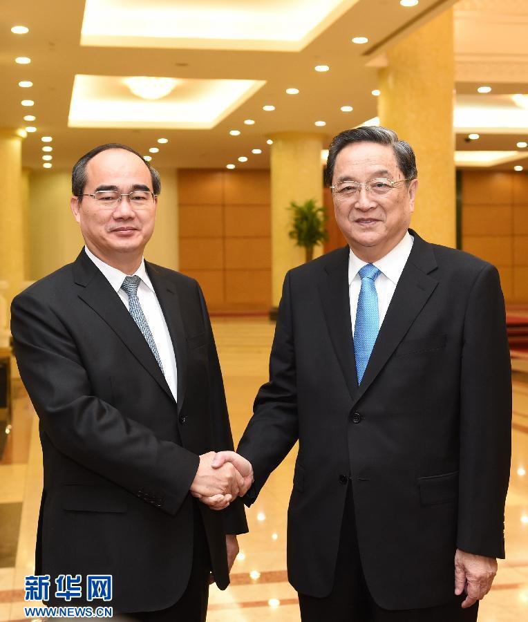 12月25日至27日，中共中央政治局常委、全國政協(xié)主席俞正聲對越南進(jìn)行正式訪問。這是12月26日，俞正聲在河內(nèi)與越南祖國陣線主席阮善仁舉行會談。 新華社記者劉建生攝