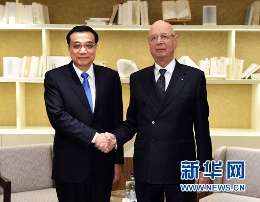 1月20日，中國國務(wù)院總理李克強(qiáng)在瑞士達(dá)沃斯會見世界經(jīng)濟(jì)論壇主席施瓦布。新華社記者 李濤 攝