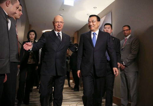 施瓦布第一時間歡迎李克強抵達(dá)達(dá)沃斯