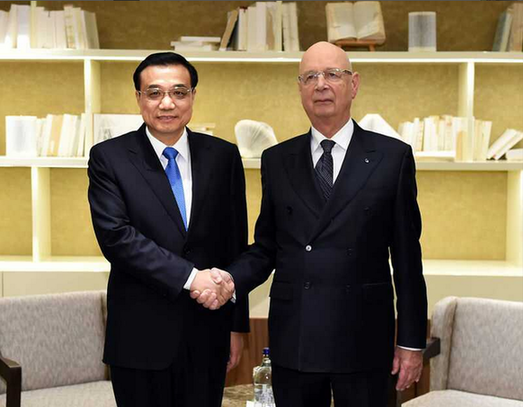 施瓦布第一時間歡迎李克強抵達(dá)達(dá)沃斯