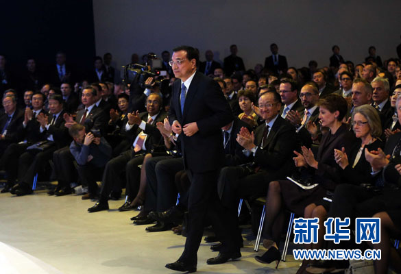 1月21日，中國國務院總理李克強在瑞士達沃斯舉行的世界經濟論壇全會發(fā)表特別致辭并回答提問。 新華社記者 劉衛(wèi)兵 攝