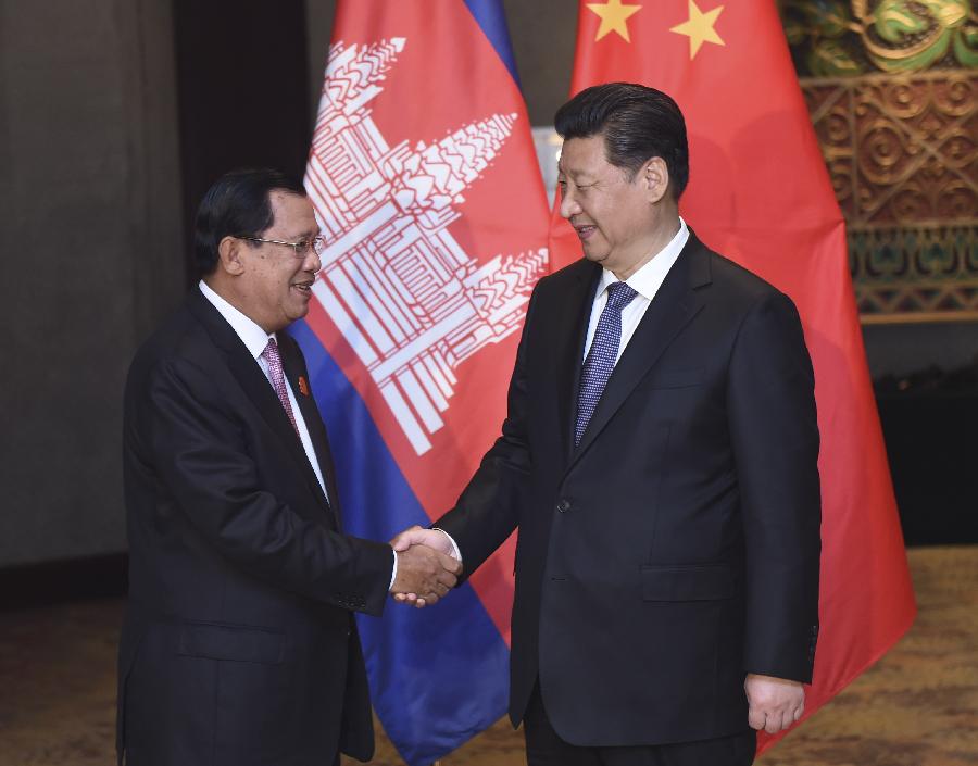 4月23日，國家主席習(xí)近平在雅加達(dá)會(huì)見柬埔寨首相洪森。新華社記者張鐸攝 