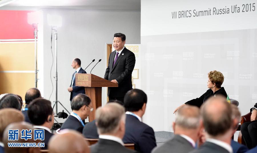 7月9日，金磚國家領導人同金磚國家工商理事會代表對話會在俄羅斯烏法舉行。中國國家主席習近平、俄羅斯總統(tǒng)普京、巴西總統(tǒng)羅塞夫、印度總理莫迪、南非總統(tǒng)祖馬等共同出席。新華社記者 張鐸 攝 