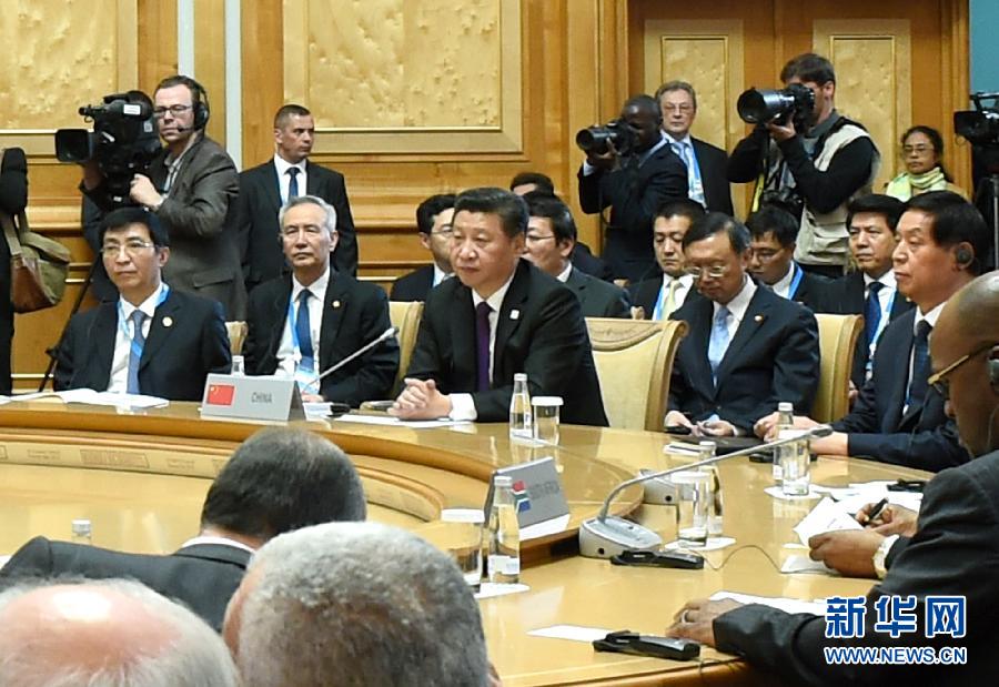 7月9日，金磚國家領導人第七次會晤在俄羅斯烏法舉行。中國國家主席習近平、俄羅斯總統(tǒng)普京、巴西總統(tǒng)羅塞夫、印度總理莫迪、南非總統(tǒng)祖馬出席。這是習近平主席出席大范圍會議。新華社記者 饒愛民 攝 