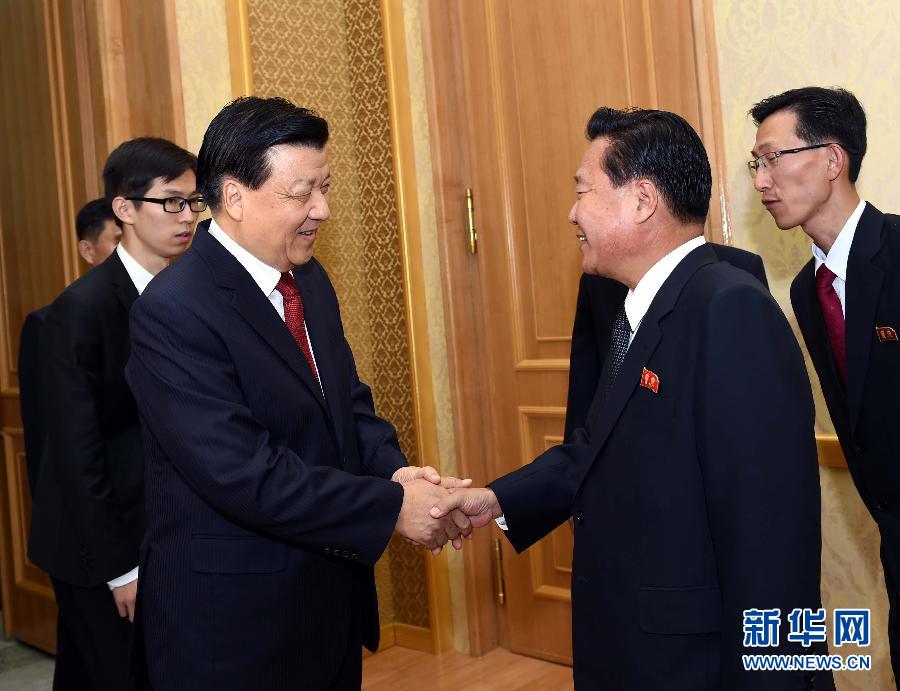 10月9日，在朝鮮進行正式友好訪問的中共中央政治局常委、中央書記處書記劉云山與朝鮮勞動黨中央政治局委員、中央書記崔龍海舉行會談。新華社記者 饒愛民 攝