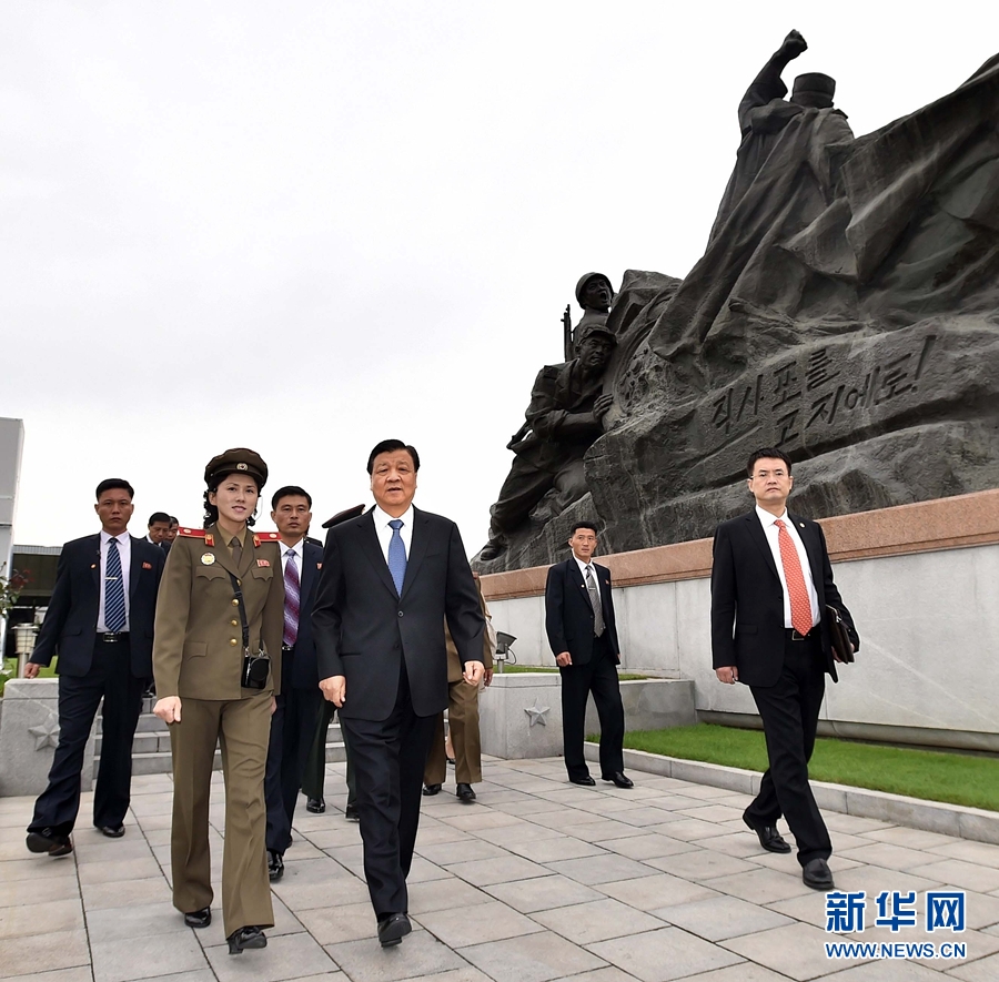 10月10日，正在朝鮮訪問的中共中央政治局常委、中央書記處書記劉云山在平壤參觀朝鮮祖國解放戰(zhàn)爭勝利紀(jì)念館。 新華社記者 李濤 攝