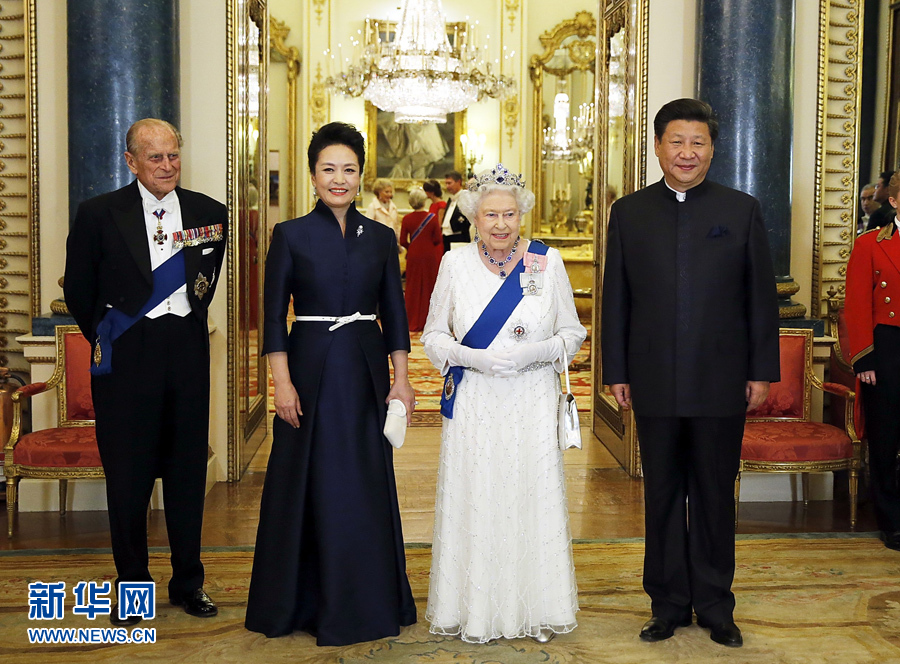 10月20日，國(guó)家主席習(xí)近平在倫敦白金漢宮出席英國(guó)女王伊麗莎白二世舉行的歡迎晚宴。 新華社記者 鞠鵬 攝