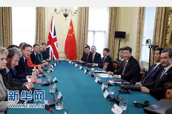 10月21日，國家主席習(xí)近平在倫敦唐寧街首相府同英國首相卡梅倫舉行會談。 新華社記者 鞠鵬 攝 