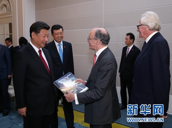 10月22日，國家主席習(xí)近平在倫敦集體會(huì)見英國前首相布朗等英國友人。新華社記者 龐興雷 攝 
