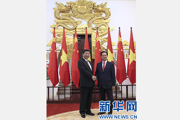 11月5日，中共中央總書記、國家主席習(xí)近平在河內(nèi)同越南總理阮晉勇舉行會談。 新華社記者 蘭紅光 攝