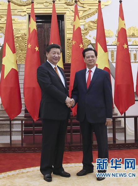 11月5日，中共中央總書記、國家主席習(xí)近平在河內(nèi)會見越南總理阮晉勇。新華社記者 蘭紅光 攝 