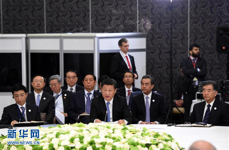  11月15日，金磚國家領(lǐng)導(dǎo)人非正式會晤在土耳其安塔利亞舉行，中國國家主席習(xí)近平、俄羅斯總統(tǒng)普京、印度總理莫迪、南非總統(tǒng)祖馬、巴西總統(tǒng)羅塞夫出席。習(xí)近平在會上發(fā)表題為《開拓機遇應(yīng)對挑戰(zhàn)》的重要講話。 新華社記者 饒愛民 攝 