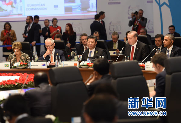 11月15日，國家主席習(xí)近平在土耳其安塔利亞出席二十國集團(tuán)領(lǐng)導(dǎo)人第十次峰會(huì)第一階段會(huì)議。 新華社記者李學(xué)仁攝 