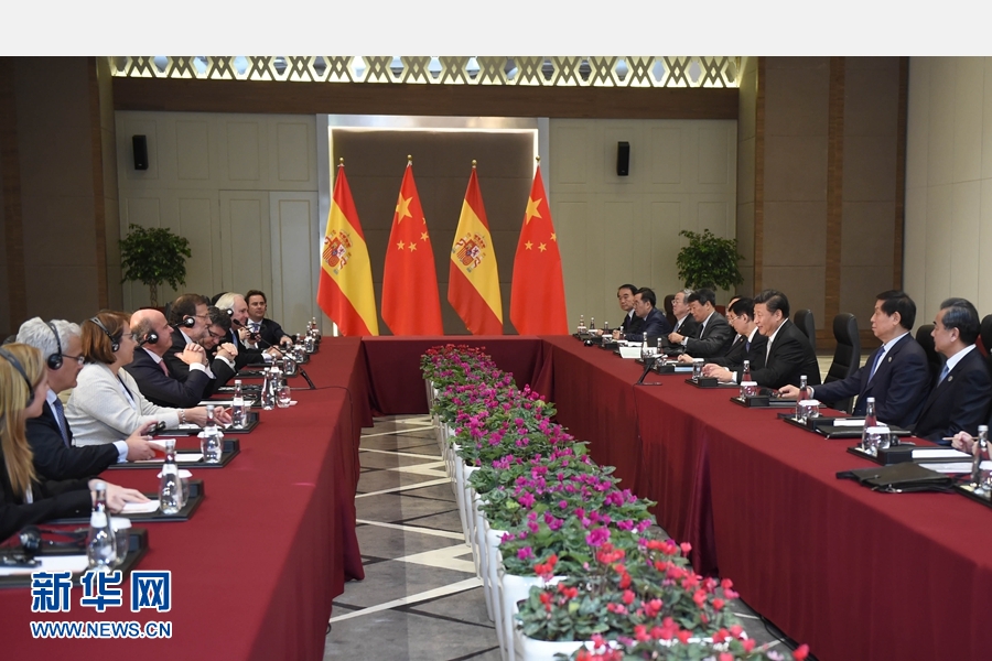 11月16日，國家主席習近平在土耳其安塔利亞會見西班牙首相拉霍伊。 新華社記者 張鐸 攝