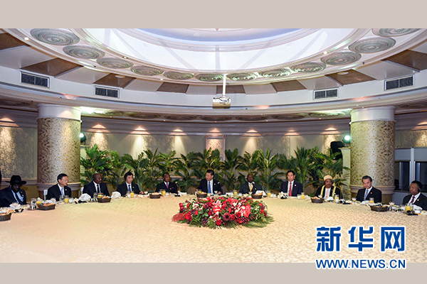 12月4日，國家主席習(xí)近平在約翰內(nèi)斯堡集體會見13位非洲國家領(lǐng)導(dǎo)人。 新華社記者 謝環(huán)馳 攝