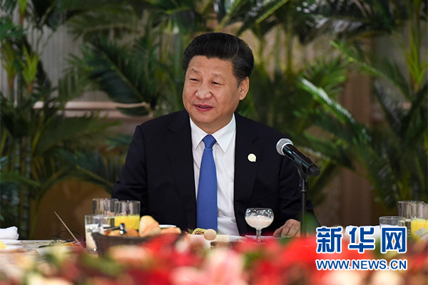 12月4日，國家主席習(xí)近平在約翰內(nèi)斯堡集體會見13位非洲國家領(lǐng)導(dǎo)人。 新華社記者 謝環(huán)馳 攝